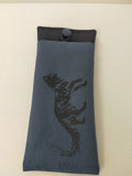 Pochette à lunette Lucifer le chat bleu nuit