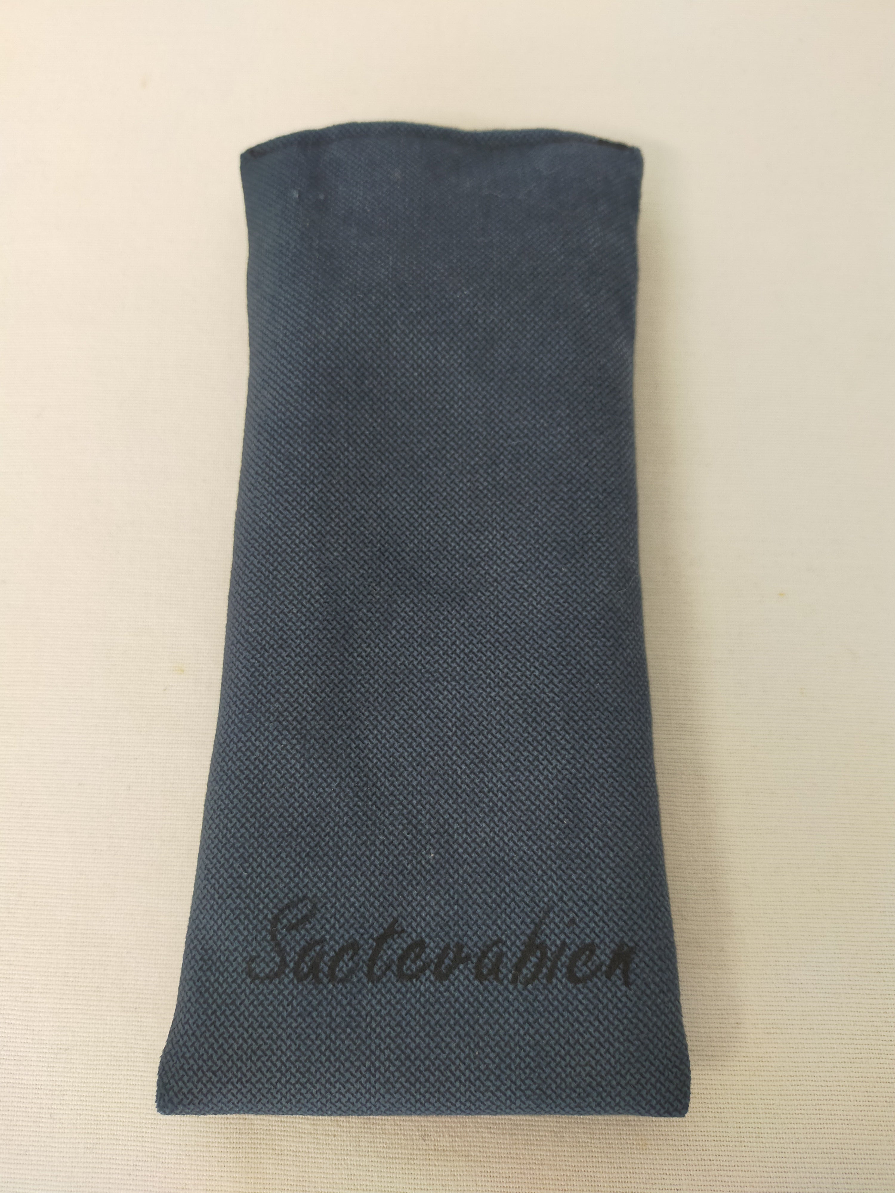Pochette à lunette Lucifer le chat bleu nuit